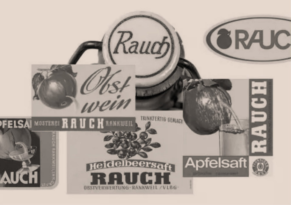 Eine Sammlung von alten RAUCH-Getränkeetiketten mit Fruchtabbildungen, Markenlogos und Produktnamen wie Apfelsaft und Heidelbeersaft.