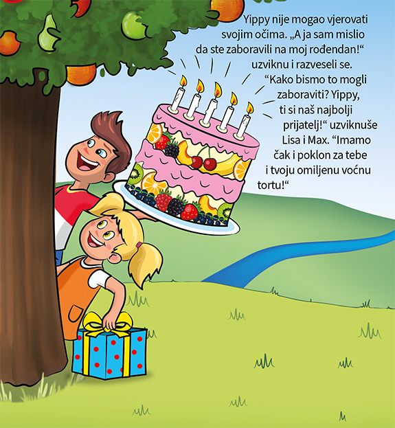 Lisa und Max lugen hinter dem Baum hervor, mit einem Obstkuchen mit Kerzen und einem Geschenk