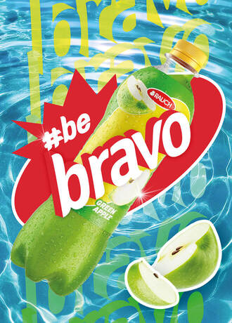 Flasche mit rauch Bravo green apple und dem Text „#be bravo“ auf blauem Wasserhintergrund, neben Grafiken mit geschnittenem grünem Apfel.